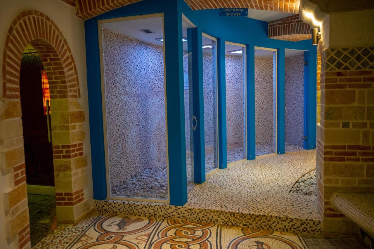 Bougainville Bay Hotel Sarande Exterior photo The interior of the hotel