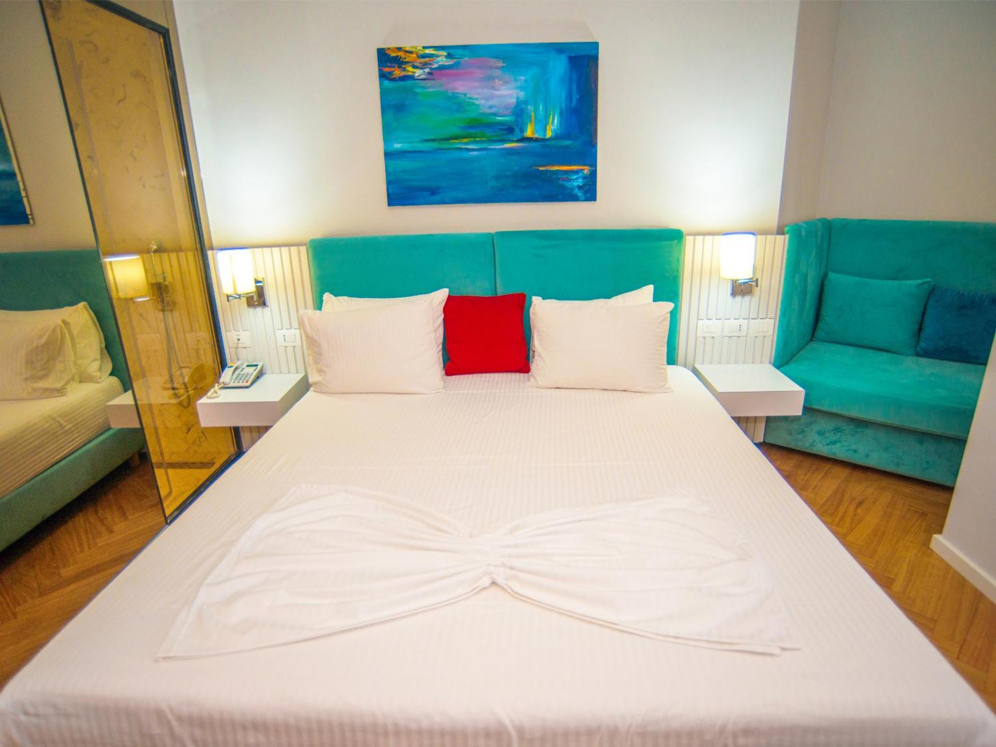 Bougainville Bay Hotel Sarande Room photo A room at the hotel