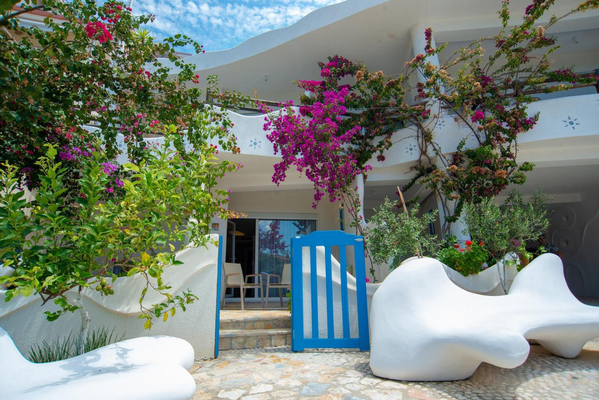 Bougainville Bay Hotel Sarande Room photo The hotel's garden